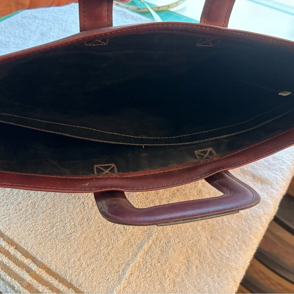 Elegant Burgundy Leather Men's Bag